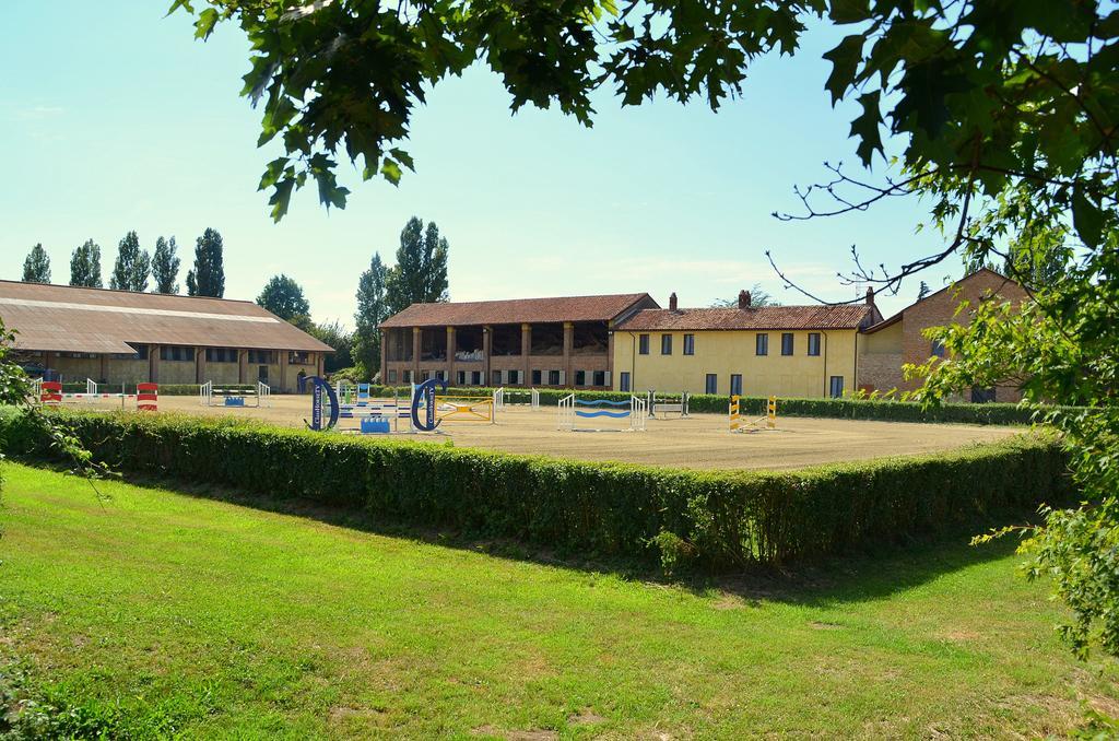 Agriturismo Borgo San Francesco Basiglio Eksteriør bilde